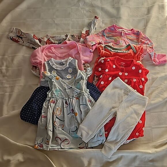 Carter's Baby Girl Oncies Bundle Of 12 Lot 6-9 Months - Picture 9 of 12